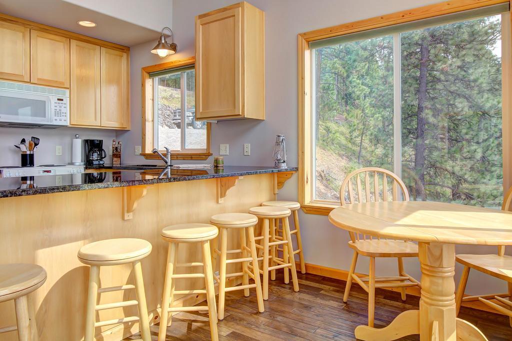 Отель Beautiful Lake Coeur D'Alene Cabin On The Bay Mica Экстерьер фото