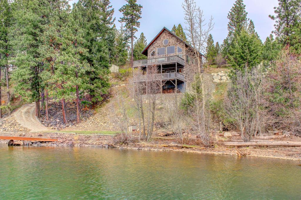 Отель Beautiful Lake Coeur D'Alene Cabin On The Bay Mica Экстерьер фото